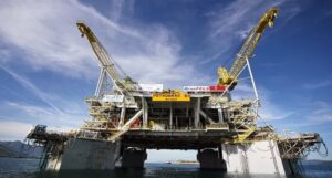 Os produtos derivados de petróleo estão na cadeia do setores com influência positiva na produção