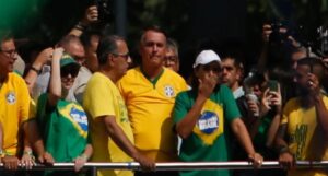 Silas Malafaia, Jair e Michelle Bolsonaro em ato na Paulista (Foto: Paulo Pinto/Agência Brasil)