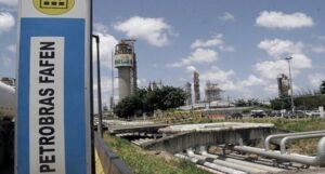 Cerca de 240 trabalhadores devem retomar seus postos na fábrica de fertilizantes do Paraná (Fafen-PR) até o mês que vem