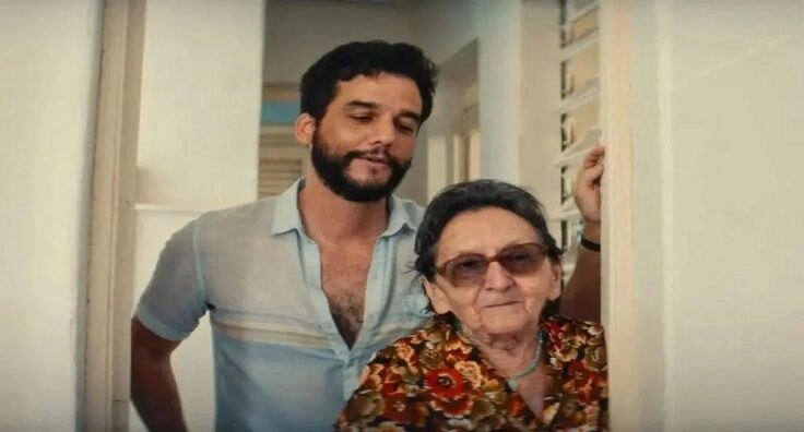 Wagner Moura e Tânia Maria, em cena de ‘O Agente Secreto’ Victor Jucá / Divulgação