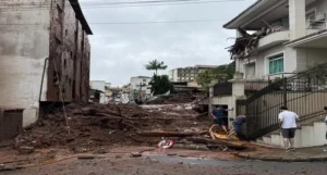 Temporal deixa ao menos 30 mortos na Zona da Mata de Minas Gerais — Foto: Maria Elisa Diniz/TV Integração