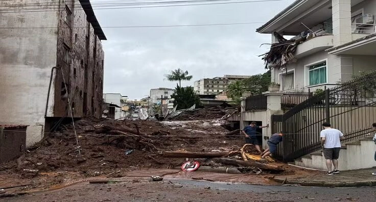 Temporal deixa ao menos 30 mortos na Zona da Mata de Minas Gerais — Foto: Maria Elisa Diniz/TV Integração