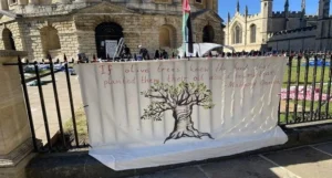 Acampamento palestino do lado de fora da Biblioteca Radcliffe, Oxford, 7 de julho de 2024 Kiri de Karitane/Wikimedia Commons