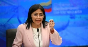 Delcy Rodriguez, de vice de Maduro a presidente da Venezuela com o apoio de Trump ( AP Photo / Ariana Cubillos – Sputnik)