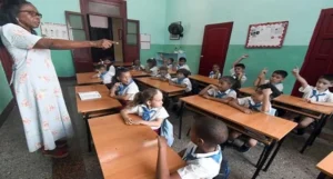 Escola primária em Cuba (foto de Joaquín Hernández, Xinhua)