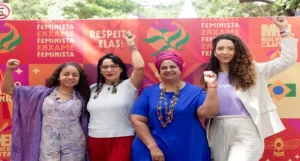 Mulheres do PT no festival MEL, que tem a força coletiva das abelhas como símbolo. Foto: Sthefanny Capelos
