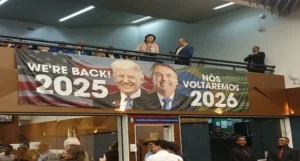Banner foi colocado na galeria pelos apoiadores de Flávio Bolsonaro - (crédito: ALESSANDRA MELLO/EM/D.A PRESS)
