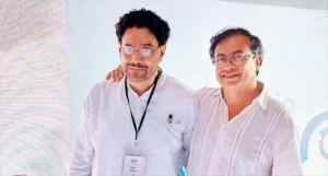 O presidente da Colômbia, Gustavo Petro (à direita), e o candidato presidencial do Pacto Histórico, Iván Cepeda.